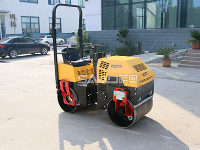  小型壓路機(jī)碾壓瀝青路面有哪些碾壓技巧？