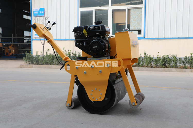 一個小型壓路機(jī)的使命，如何將碾壓工作做好