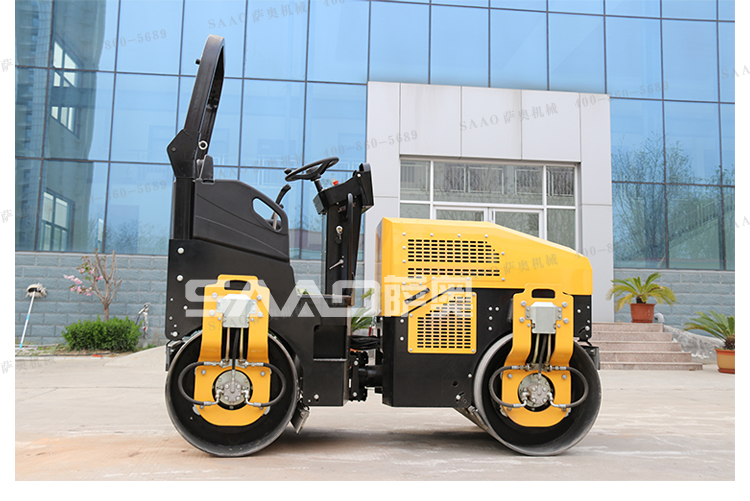小型壓路機壓實操作應(yīng)遵循先輕厚重、先慢后快原則