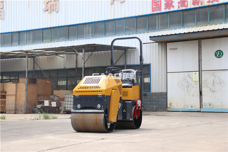 小型壓路機(jī)方向盤故障怎么辦？別著急，聽完廠家的介紹也不遲
