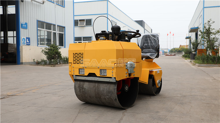 為什么小型壓路機(jī)質(zhì)量輕，壓實(shí)效果卻能保證呢？