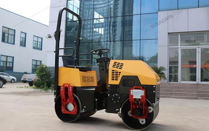 如何選擇小型壓路機(jī)的規(guī)格型號(hào)