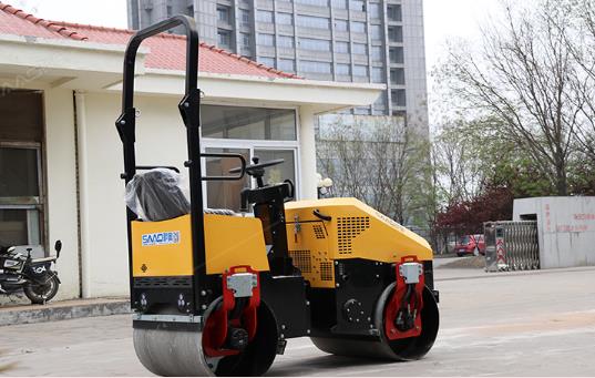 想要開(kāi)好小型壓路機(jī)，常識(shí)要了解
